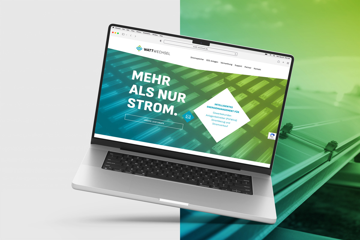 Website von Wattwechsel auf einem Notebook mit abstraktem Foto einer Photovoltaikanlage im Hintergrund
