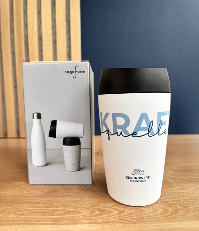 Ein bedruckter To-Go-Becher für Heißgetränke