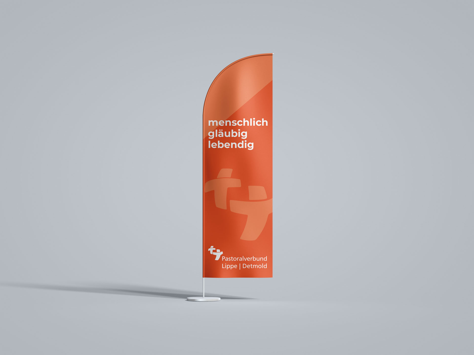 Eine gestaltete Bowflag für den Pastoralverbund Lippe